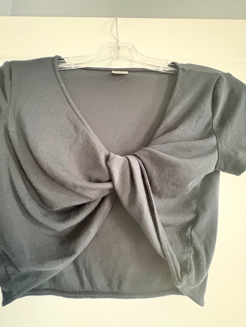 Aritzia Sunday Best Cassie Twist Front T-Shirt